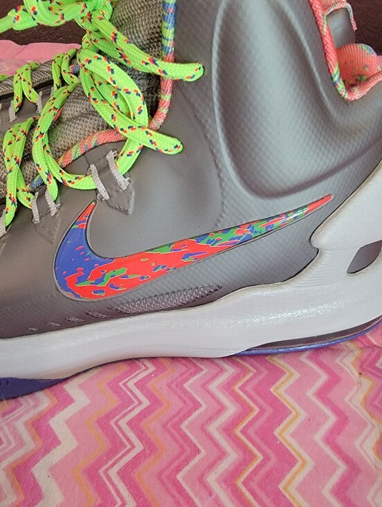 Athletic_Shoes